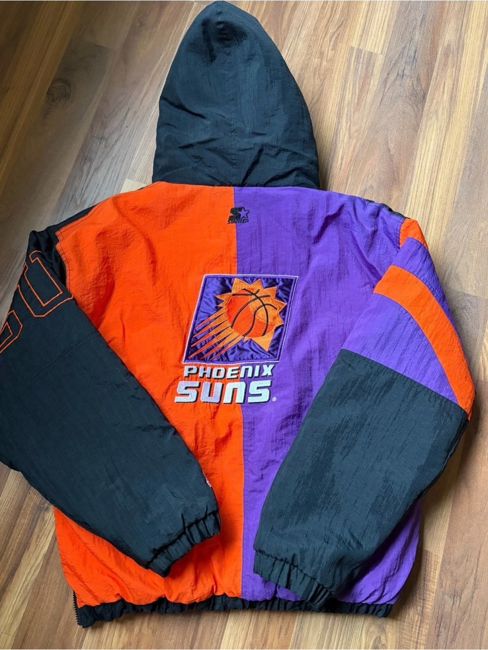 VTG 90's NBA Phoenix Suns Starter Hooded Jacket, L
28 H
27 W